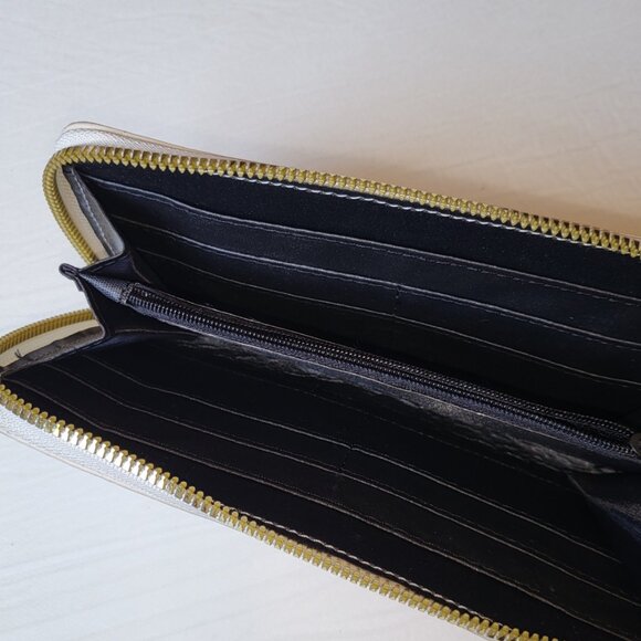 Sanrio Hello Kitty Long Zipper Wallet Strawberry White Red - Picture 3 of 6